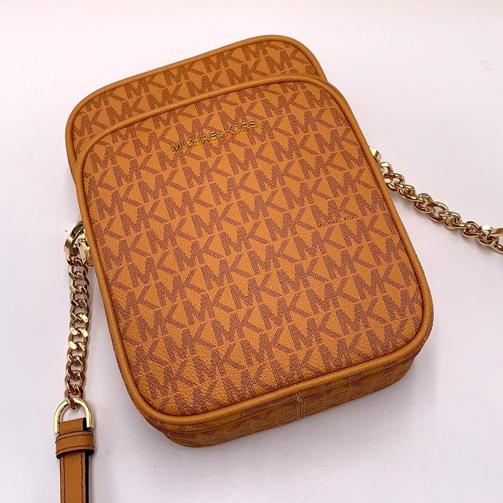 MICHAEL KORS
Jet Set Travel Medium Signature Logo Crossbody Bag
COLOR CIDER - Picture 9 of 16